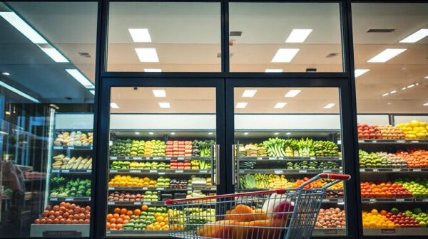 Découvrez les avantages des vitrines murales réfrigérées en libre-service