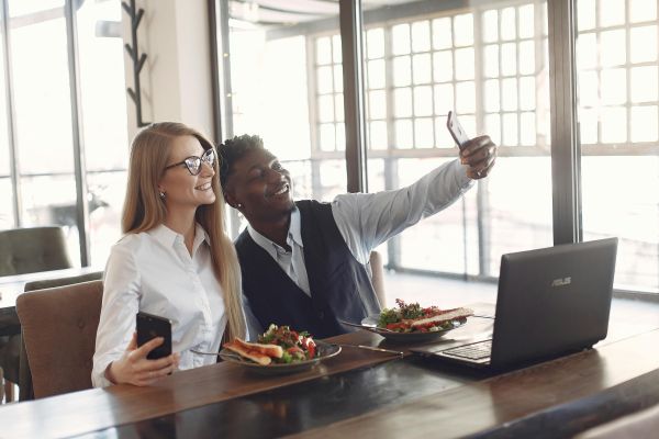 Plateaux repas la défense : un délice au bureau à découvrir